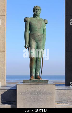 Monumento a Leopoldo i (1790-1865), primo re dei belgi, nel luogo esatto in cui è entrato nella nazione il 17 luglio 1831 a De Panne, Belgio Foto Stock