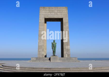 Monumento a Leopoldo i (1790-1865), primo re dei belgi, nel luogo esatto in cui è entrato nella nazione il 17 luglio 1831 a De Panne, Belgio Foto Stock