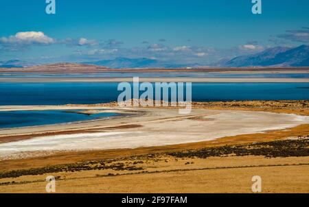Vista dall'Antelope Island state Park sulle Great Salt Flats dello Utah, Utah, USA Foto Stock