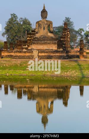 Thailandia, Sukothai, tempio di Wat Mahathat, statua di Buddha Foto Stock