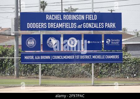 Una visione generale del tabellone segnapunti al Rachel Robinson Field al progetto Los Angeles Dodgers Dreamfields al Gonzales Park il giorno di Jackie Robinson, giovedì, AP Foto Stock