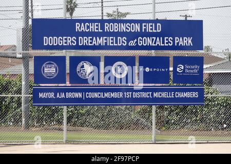 Una visione generale del tabellone segnapunti al Rachel Robinson Field al progetto Los Angeles Dodgers Dreamfields al Gonzales Park il giorno di Jackie Robinson, giovedì, AP Foto Stock