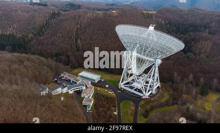 Radiotelescopio Effelsberg vicino a Bad Münstereifel a Eifel, Nord Reno-Westfalia, Germania Foto Stock