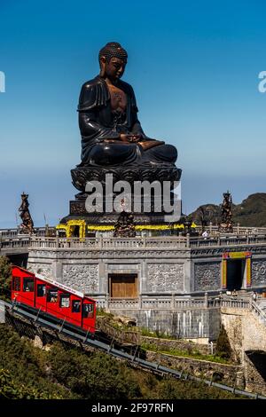 Vietnam, Sapa, montagna Fansipan, statua, Foto Stock