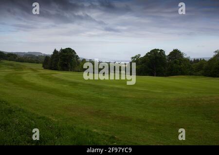 Campo da golf a Helensburgh, Scozia, in una giornata estiva piovosa Foto Stock