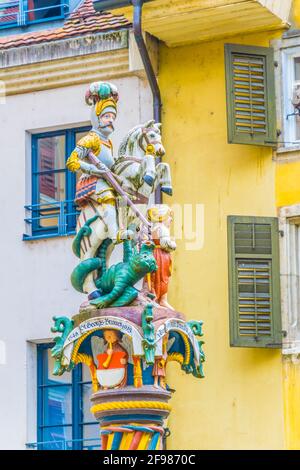 San giorgio e la fontana del drago nel centro storico di Soletta, Svizzera Foto Stock
