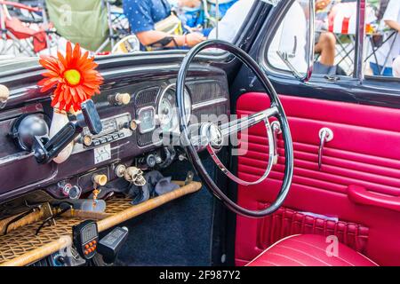 PATTAYA, THAILANDIA - Mar 21, 2021: L'interno di un vecchio design insolitamente VW Beetle.Spotted a una mostra di auto in Thailandia Asia Foto Stock