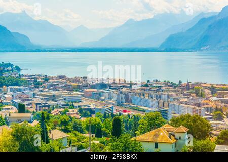 Vista aerea della città svizzera Vevey vicino al lago di Ginevra Foto Stock