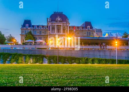 Vista notturna del tribunale di Losanna, Svizzera Foto Stock