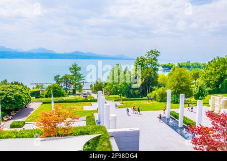 Parco di fronte al Museo olimpico Internazionale di Losanna, Svizzera Foto Stock