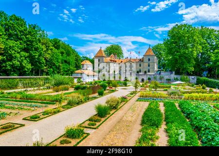 Il castello di Prangins e i giardini circostanti nella città svizzera di Nyon Foto Stock