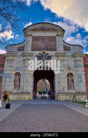 La porta Petrovsky o porta di Pietro il Grande potrebbe essere l'ingresso ufficiale alla Fortezza di Pietro e Paolo. Risale al 1708 ed è stato Foto Stock