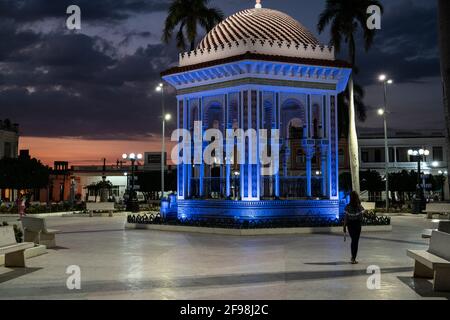 Padiglione, architettura moresca nel parco centrale Parque Céspedes a Manzanillo, Granma, Cuba Foto Stock