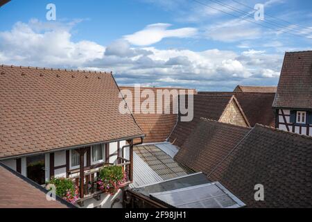 Germania, Renania-Palatinato, Gleiszellen-Gleishorbach, tetti nel centro della città. Foto Stock