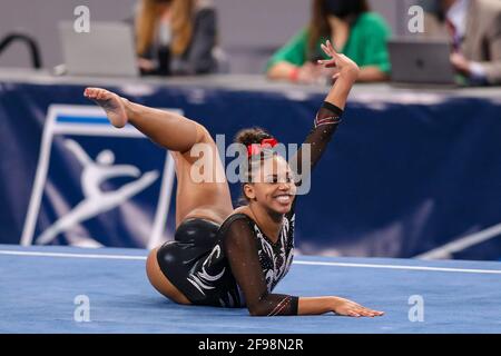 Fort Worth, Texas, Stati Uniti. 16 Apr 2021. Jaedyn Rucker dello Utah esegue la sua routine di pavimento durante le Semifinali del campionato nazionale di ginnastica della Collegiata Nazionale delle Donne NCAA 2021 presso la Dickies Arena di Fort Worth, Texas. Kyle Okita/CSM/Alamy Live News Foto Stock