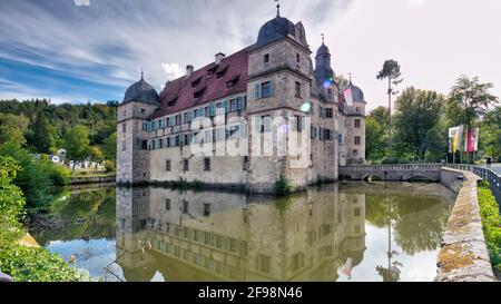 Fossato castello Mitwitz, fossato, specchiatura, rinascita, palazzo complesso, giardino, parco, Mitwitz, alta Franconia, Baviera, Germania, Foto Stock