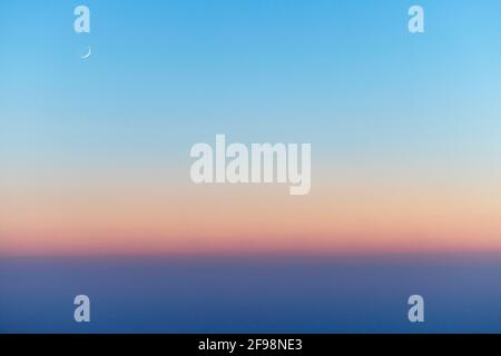 Inverno, cielo, nebbia, luna, falce Foto Stock