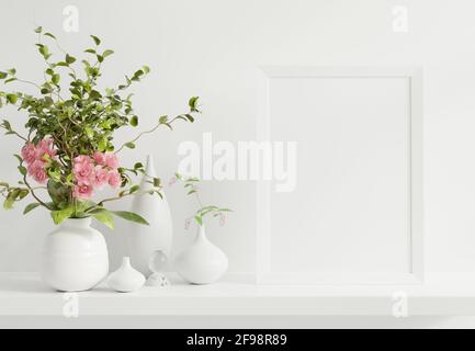 Cornice per poster mockup sullo scaffale in sfondo interno.rendering 3d Foto Stock