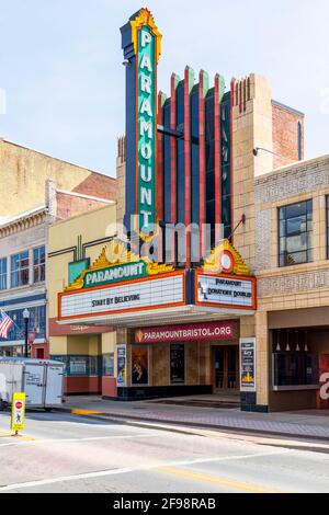 BRISTOL, TN-VA, USA-7 APRILE 2021: The Paramount Theatre, ora struttura dal vivo su state Street. Foto Stock