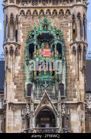 Glockenspiel, nuovo municipio, Monaco, Baviera, Germania, Europa Foto Stock