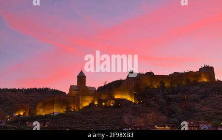 Fortezza di Narikala nella città vecchia di Tbilisi prese @Georgia Foto Stock