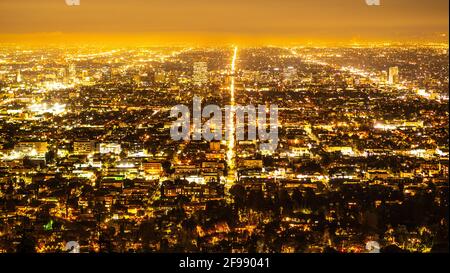 Le luci della città di Los Angeles di notte - vista aerea - fotografia di viaggio Foto Stock