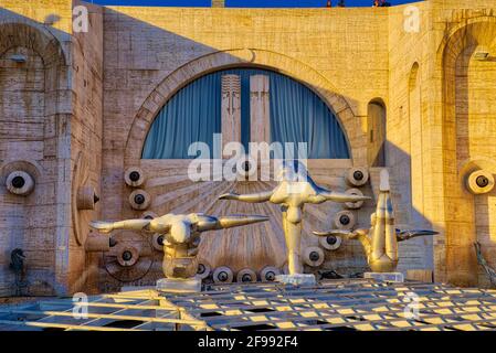 Subacquei, scultura di David Martin, in mostra al Museo d'Arte Cafesjiano nella cascata di Yerevan; Yerevan, Armenia ha preso @Yerevan, Armenia Foto Stock