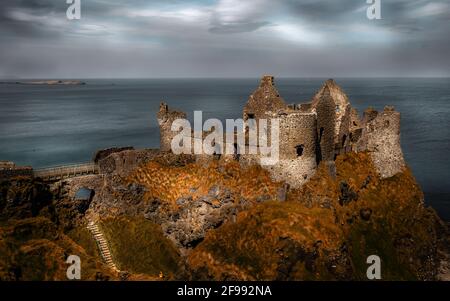 Dunluce Castle in Irlanda del Nord - Arte Fotografia Foto Stock