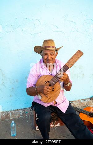 Musicisti a Plaza Mayor e a Trinidad, provincia Spiritus Sancti, Cuba Foto Stock