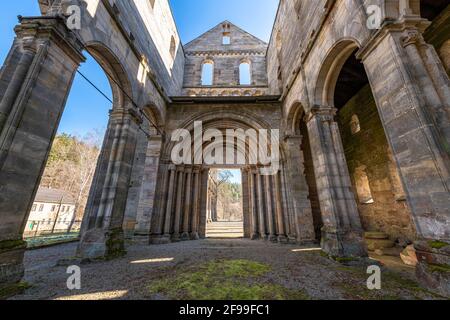 Il monastero di Paulinzella in Turingia è un'ex abbazia benedettina ed è uno dei più importanti edifici romanici della Germania. Foto Stock