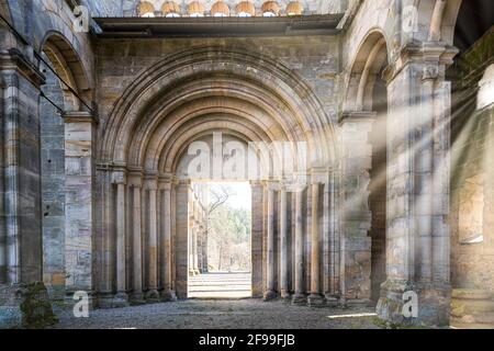 Il monastero di Paulinzella in Turingia è un'ex abbazia benedettina ed è uno dei più importanti edifici romanici della Germania. Foto Stock