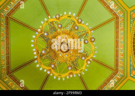 SOFIA, BULGARIA, 17 SETTEMBRE 2014: Interno della sinagoga di Sofia. Foto Stock