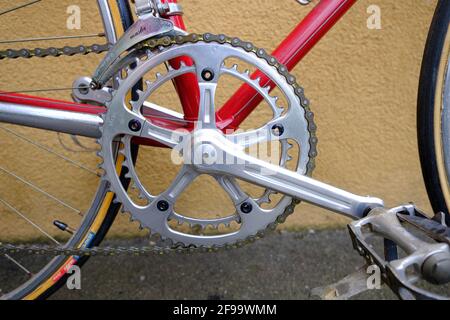 catena mavic, guarnitura su una moto da strada bottecchia d'epoca con componenti mavic Foto Stock