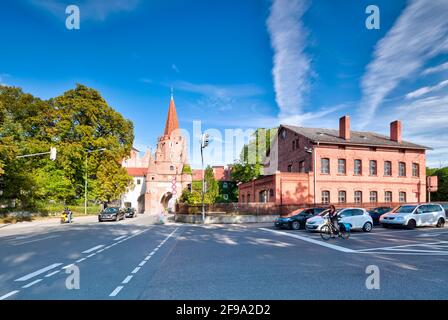 Kreuztor, porta della città, mura della città, mattoni, facciata della casa, Antico, storico, architettura, Ingolstadt, Baviera, Germania, Europa Foto Stock