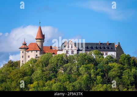 Il veste Heldburg era un alto forte medievale di collina che fu ricostruito come un palazzo in stile rinascimentale nel 16 ° secolo. All'inizio del XIV secolo il castello era di proprietà dei conti di Henneberg-Schleusingen. Nel 1374 l'Heldburg cadde ai Wettins. Il Museo del Castello tedesco, inaugurato nel settembre 2016, si trova sulla fortezza. Foto Stock