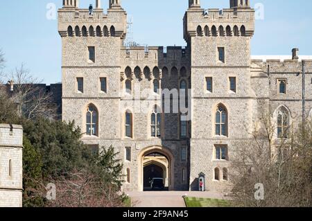 Londra, Regno Unito, 17 aprile 2021 il Castello di Windsor arriva prima dei funerali del principe Filippo, il duca di Edimburgo. Credit: Doug Peters/EMPICS/Alamy Live News Foto Stock