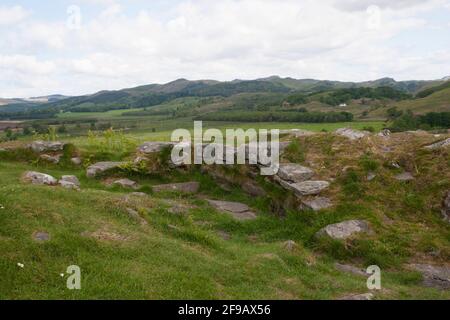 Antico muro in cima alla collina a Dunadd Fort, nr Kilmartin, Argyll, Scozia Foto Stock