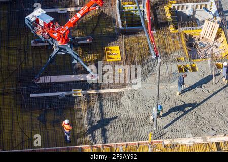 Wien, Vienna: Lavori concreti sul cantiere, lavoratore nel 22. Donaustadt, Vienna, Austria Foto Stock