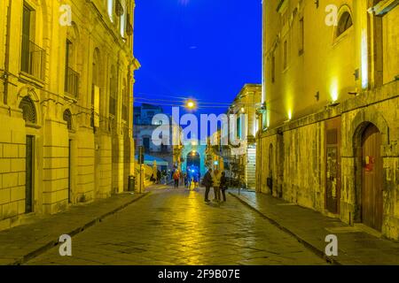 NOTO, ITALIA, 25 APRILE 2017: Vista al tramonto sul corso Vittorio Emanuele di noto, Sicilia, Italia Foto Stock