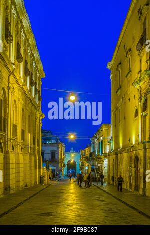 NOTO, ITALIA, 25 APRILE 2017: Vista al tramonto sul corso Vittorio Emanuele di noto, Sicilia, Italia Foto Stock