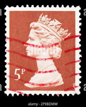 MOSCA, RUSSIA - 24 SETTEMBRE 2019: Francobollo stampato nel Regno Unito mostra Queen Elizabeth II, 5 p - British Penny, decimal Machin serie, circ Foto Stock