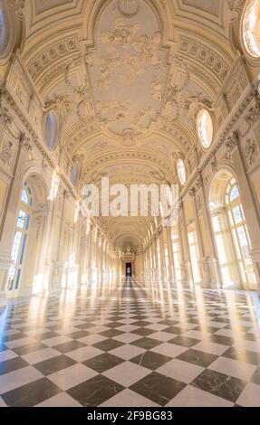 VENARIA REALE, ITALIA - CIRCA SETTEMBRE 2020: Marmo di lusso per gli interni di questa galleria. La Grande Galleria si trova nella Reggia di Venaria reale (Venaria Foto Stock