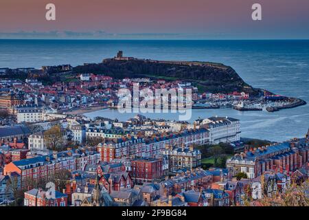 Vista di Scarborough South Bay da Oliver's Mount Foto Stock