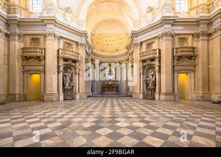 Torino, Regione Piemonte, Italia - circa 2020 agosto: Chiesa reale in Reggia di Venaria reale. Foto Stock