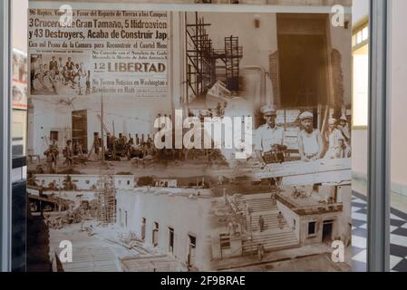 Mostra di ritagli di giornali, dentro la caserma di Moncada (Cuartel Moncada), Santiago de Cuba, Cuba Foto Stock