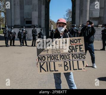 Londra UK 17 aprile 2021 si sono radunate grandi folle di manifestanti Ad Hyde Park Corner per protestare contro il disegno di legge della dimostrazione E Black Lives Matter protesty.Paul Quezada-Neiman/Alamy Live News Foto Stock