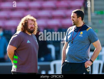 Twickenham Stoop, Londra, Regno Unito. 17 Apr 2021. Inglese Premiership Rugby, Harlequins contro Worcester Warriors; MR Jones di Harlequins e Head Coach per Worcester Warriors Jonathan Thomas Credit: Action Plus Sports/Alamy Live News Foto Stock