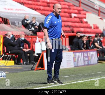 Woolwich, Regno Unito. 17 Apr 2021. WOOLWICH, Regno Unito, 17 APRILE: Manager Paul Cook di Ipswich Town durante la Sky Bet League uno tra Charlton Athletic e Ipswich Town at the Valley, Woolwich il 17 aprile 2021 Credit: Action Foto Sport/Alamy Live News Foto Stock