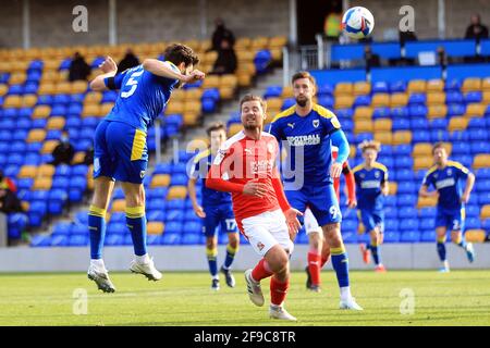 Londra, Regno Unito. 17 Apr 2021. Will Nightingale di AFC Wimbledon (L) segna il suo secondo gol squadre. EFL Skybet football League One match, AFC Wimbledon contro Swindon Town a Plough Lane a Londra sabato 17 aprile 2021. Questa immagine può essere utilizzata solo per scopi editoriali. Solo per uso editoriale, è richiesta una licenza per uso commerciale. Nessun utilizzo nelle scommesse, nei giochi o nelle pubblicazioni di un singolo club/campionato/giocatore. pic by Steffan Bowen/Andrew Orchard sports photography/Alamy Live news Credit: Andrew Orchard sports photography/Alamy Live News Foto Stock