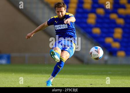 Londra, Regno Unito. 17 Apr 2021. Luke o'Neill di AFC Wimbledon in azione durante il gioco. EFL Skybet football League One match, AFC Wimbledon contro Swindon Town a Plough Lane a Londra sabato 17 aprile 2021. Questa immagine può essere utilizzata solo per scopi editoriali. Solo per uso editoriale, è richiesta una licenza per uso commerciale. Nessun utilizzo nelle scommesse, nei giochi o nelle pubblicazioni di un singolo club/campionato/giocatore. pic by Steffan Bowen/Andrew Orchard sports photography/Alamy Live news Credit: Andrew Orchard sports photography/Alamy Live News Foto Stock